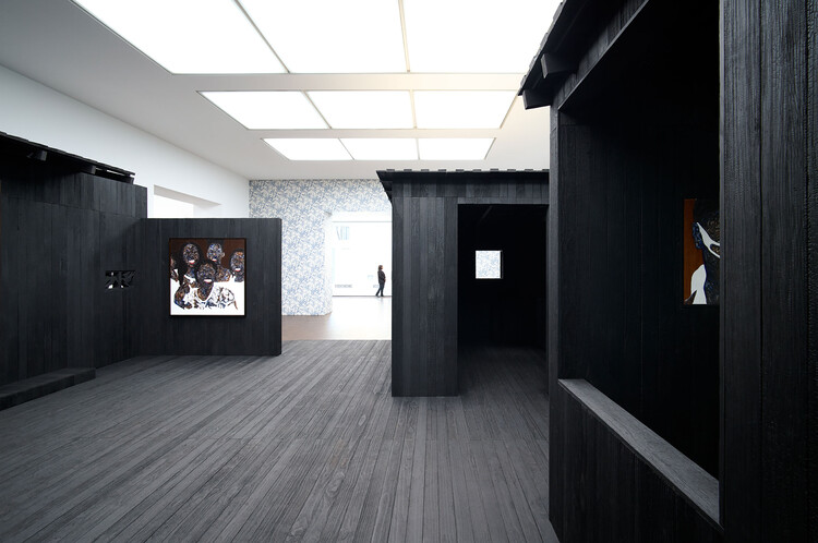 Awulai Ashia & Nkyinkyim Exhibition at Gagosian / DeRoche Projects - Image 2 of 30