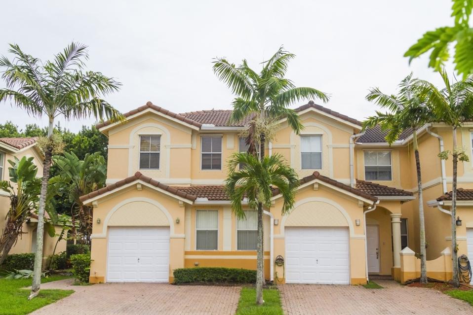 Modern middle-class neighborhood architecture in Miami , Florida, USA