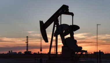 Oil edges down as market contemplates potential sanctions, tariffs | The Mighty 790 KFGO
