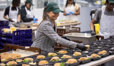 Shapiro Admin Tours Philadelphia Site of L&I’s Summer Employment Program | Department of Labor and Industry