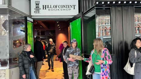Booklovers form human chain to move Melbourne's oldest bookshop one item at a time – video