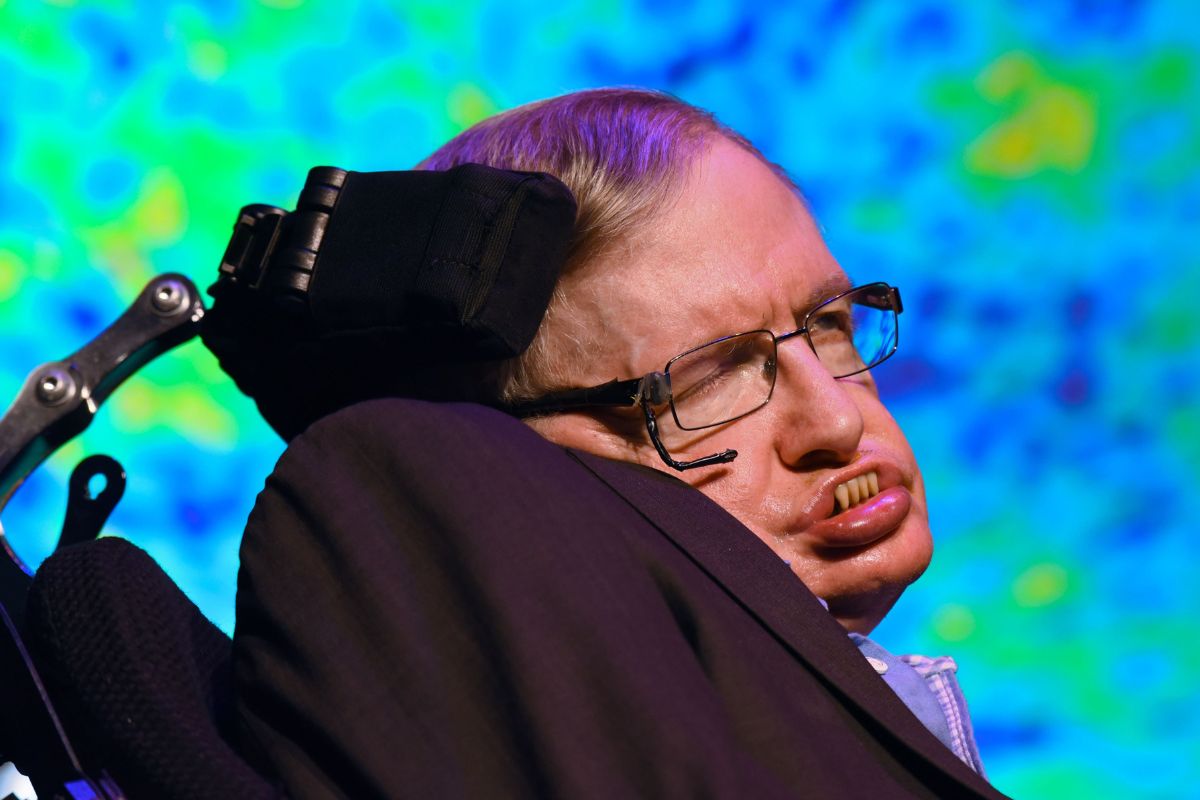 Thirty years ago, Stephen Hawking made predictions for 2025, and they are impressive!