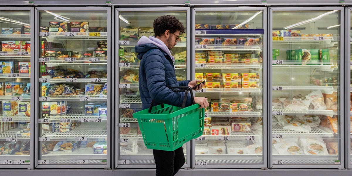 Job Market, Home Prices, Debt: 4 Signs the Economy Is Weaker Than It Seems