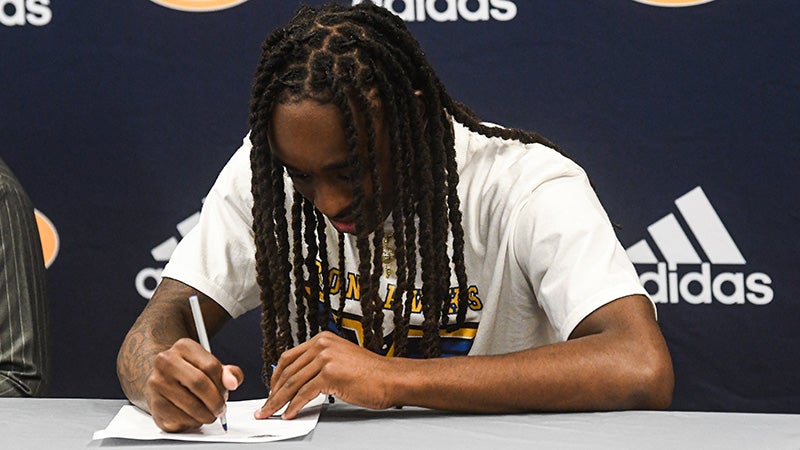 Dejaylen Campbell signs to play basketball at Minnesota North College - Vermilion - LaGrange Daily News