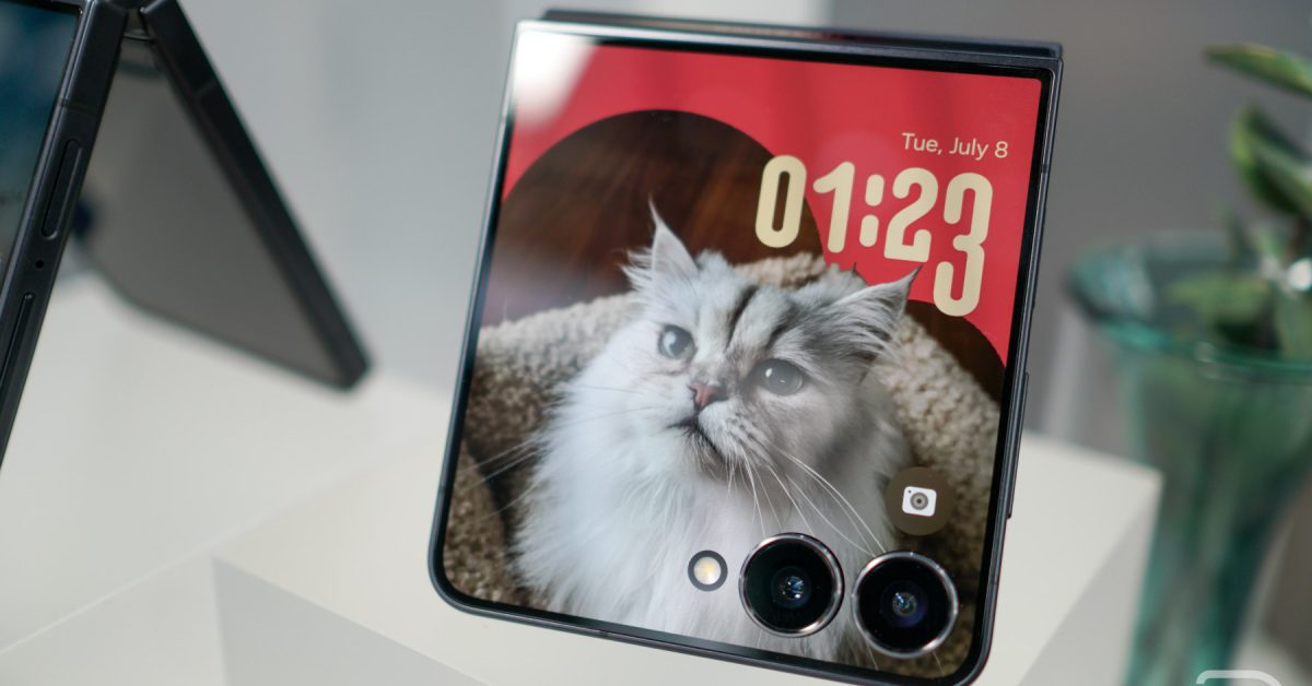 Samsung Slices $720 Off Galaxy Z Flip 7