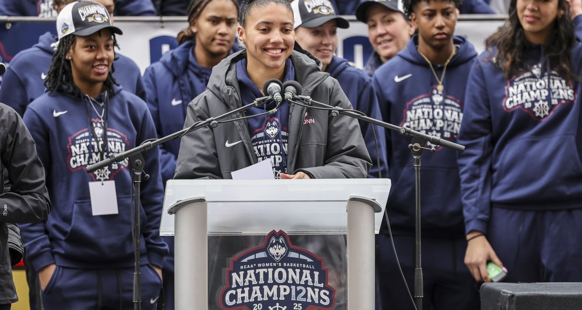 Analyst Highlights the Only Dilemma That Lingers Over Azzi Fudd’s Senior Season at UConn