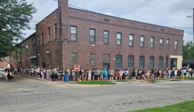 Shelf Love DSM opens in Drake University neighborhood with long opening day line