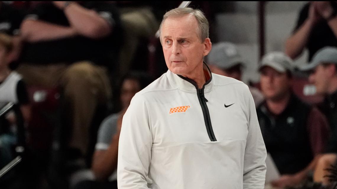 Rick Barnes honored with Pat Summitt Award for leadership excellence