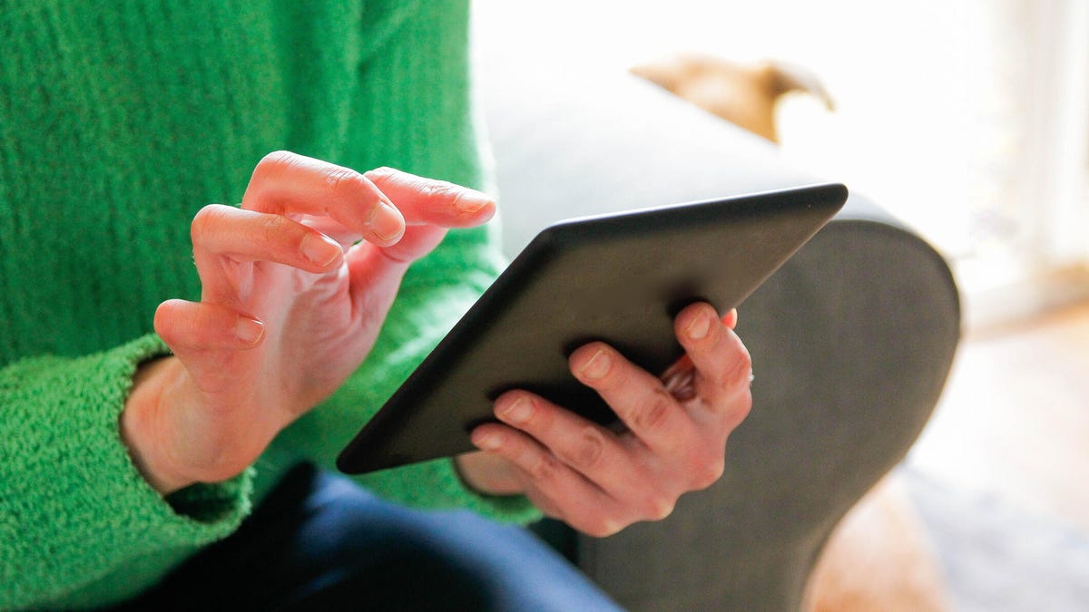using an e-reader to read a book