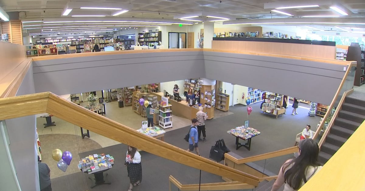 Check out the newest book store in Seattle’s University District – KIRO 7 News Seattle