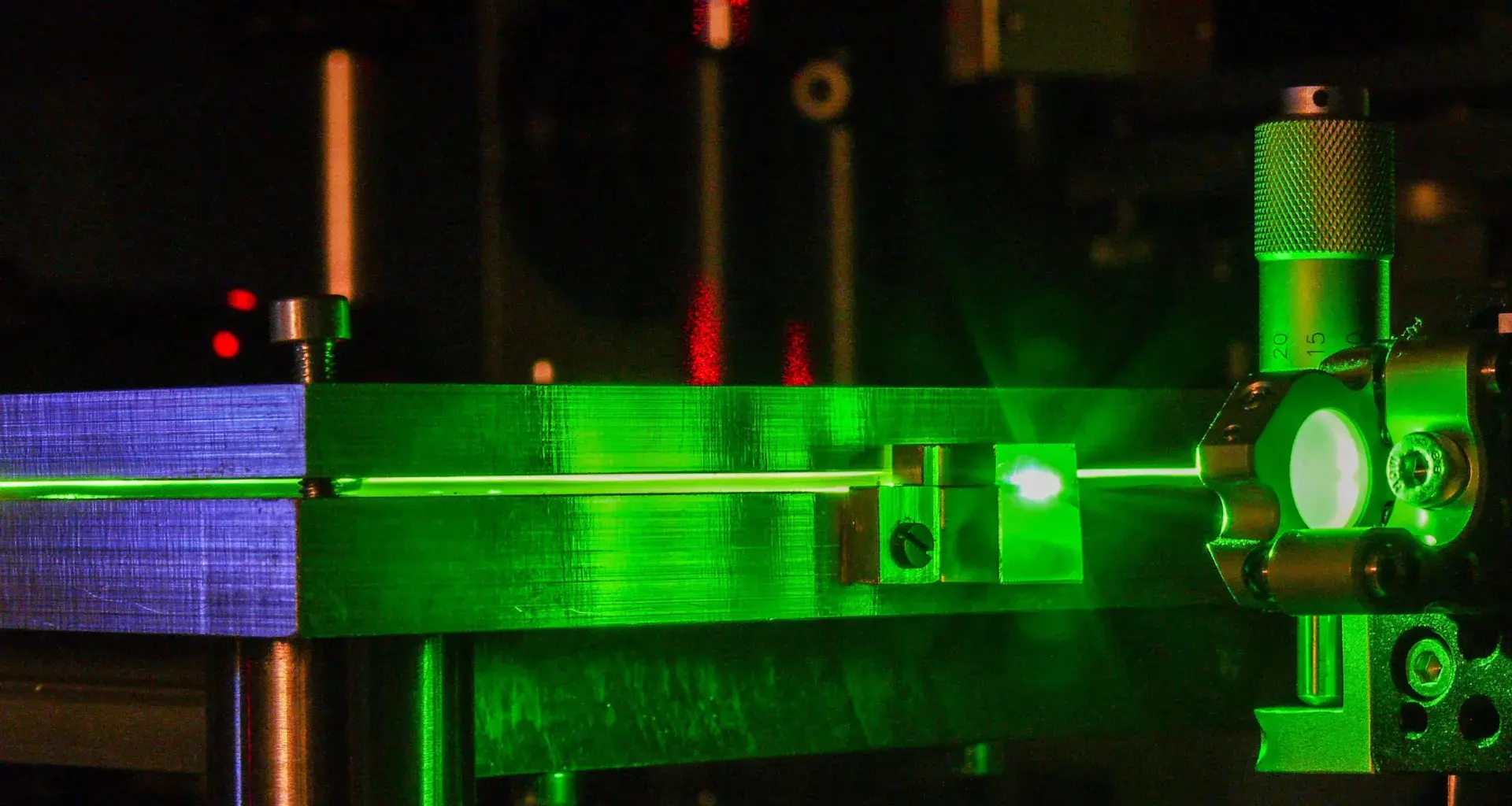 Scientists capture real-time birth of ultrafast laser pulses
