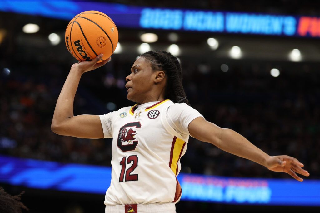 MiLaysia Fulwiley Flashes Roll of Honor Letter as Years Under Dawn Staley Lead to Special South Carolina Achievement