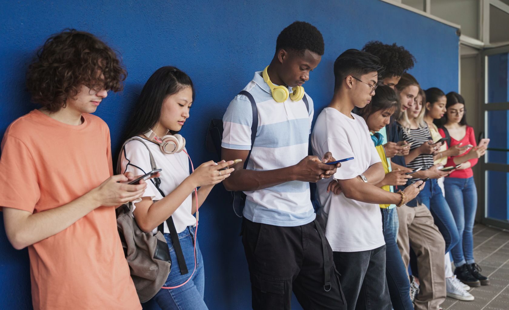 How many hours do 18 years-old spend online?