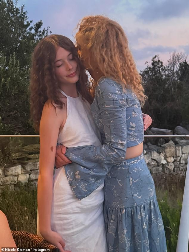 The actress was all smiles as she showed off her natural beauty in another image with daughter Faith