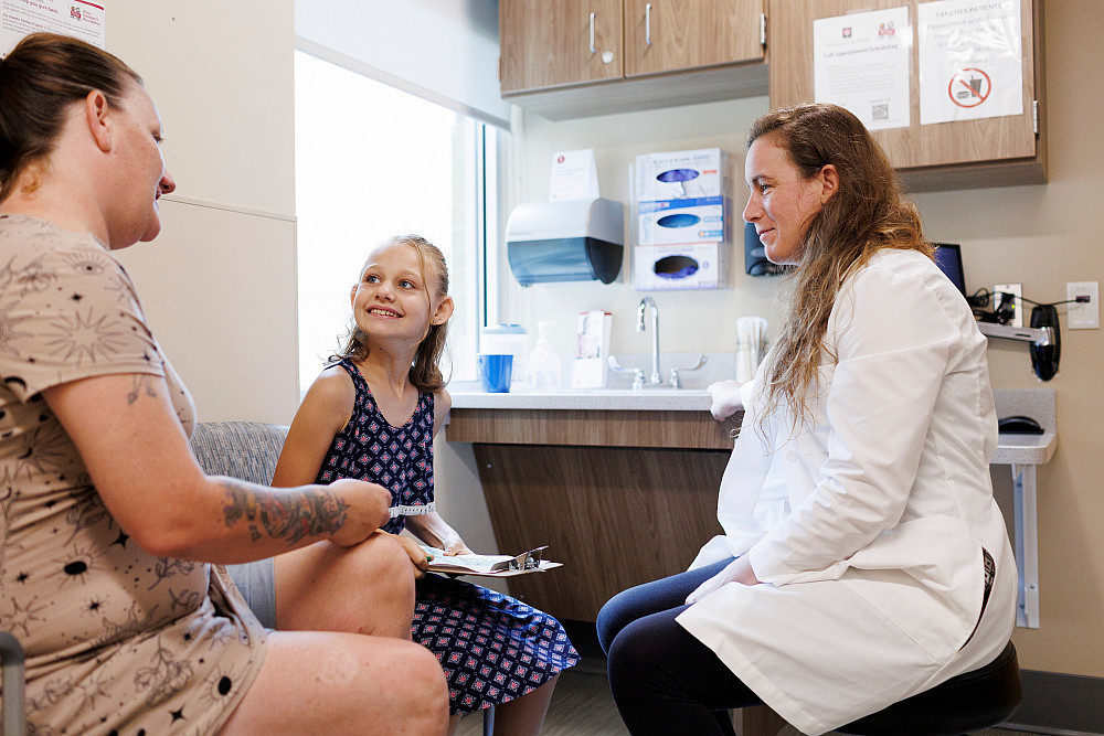 20250731 IN IUSOMRareDiseaseClinic (WC) A young girl and her mother speak with her doctor