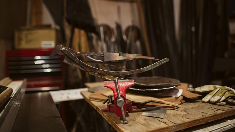 Michael Burns crow sculpture