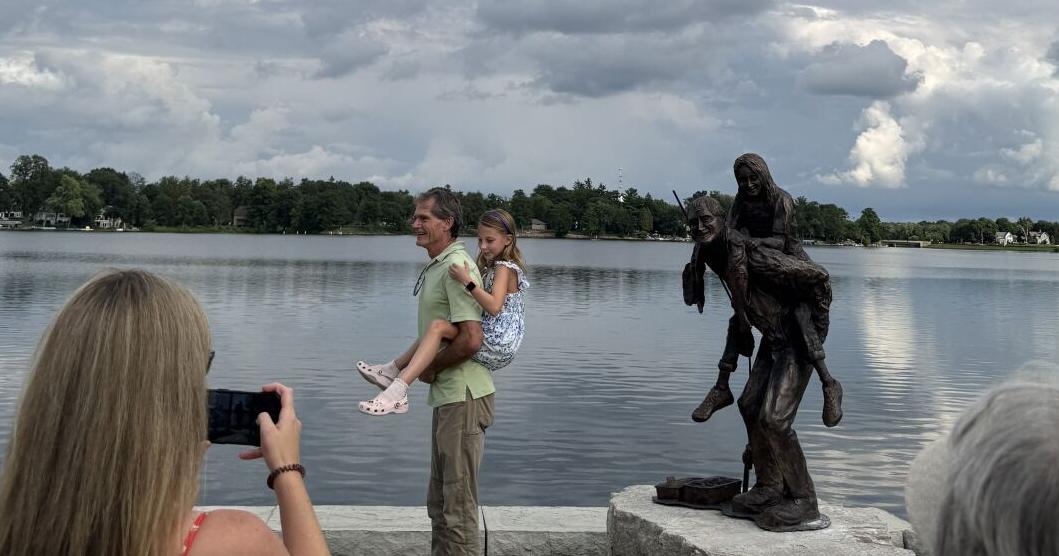 New statue dedicated in Oconomowoc | Waukesha Co. News