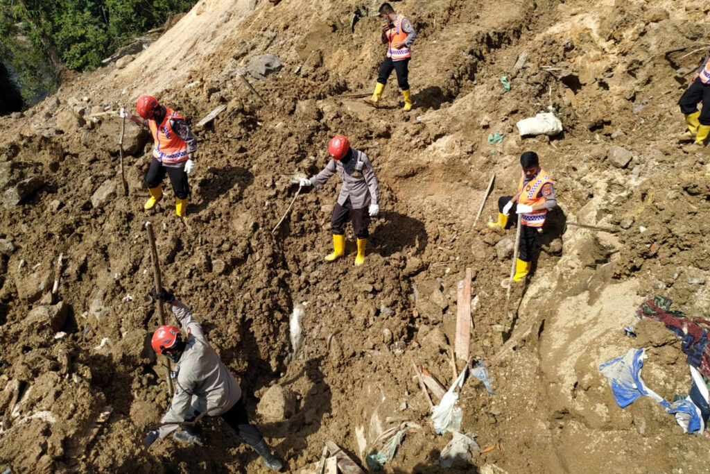 Rescuers search for survivors after a rain-sparked landslide killed at least nine people near the construction site of the Batang Toru dam on May 4, 2021. Credit: Oktafianus/AFP via Getty Images