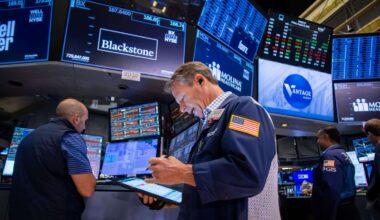 Nasdaq Closes at Record High as Apple Leads Tech Stock Rally; Major Indexes Post Solid Weekly Gains