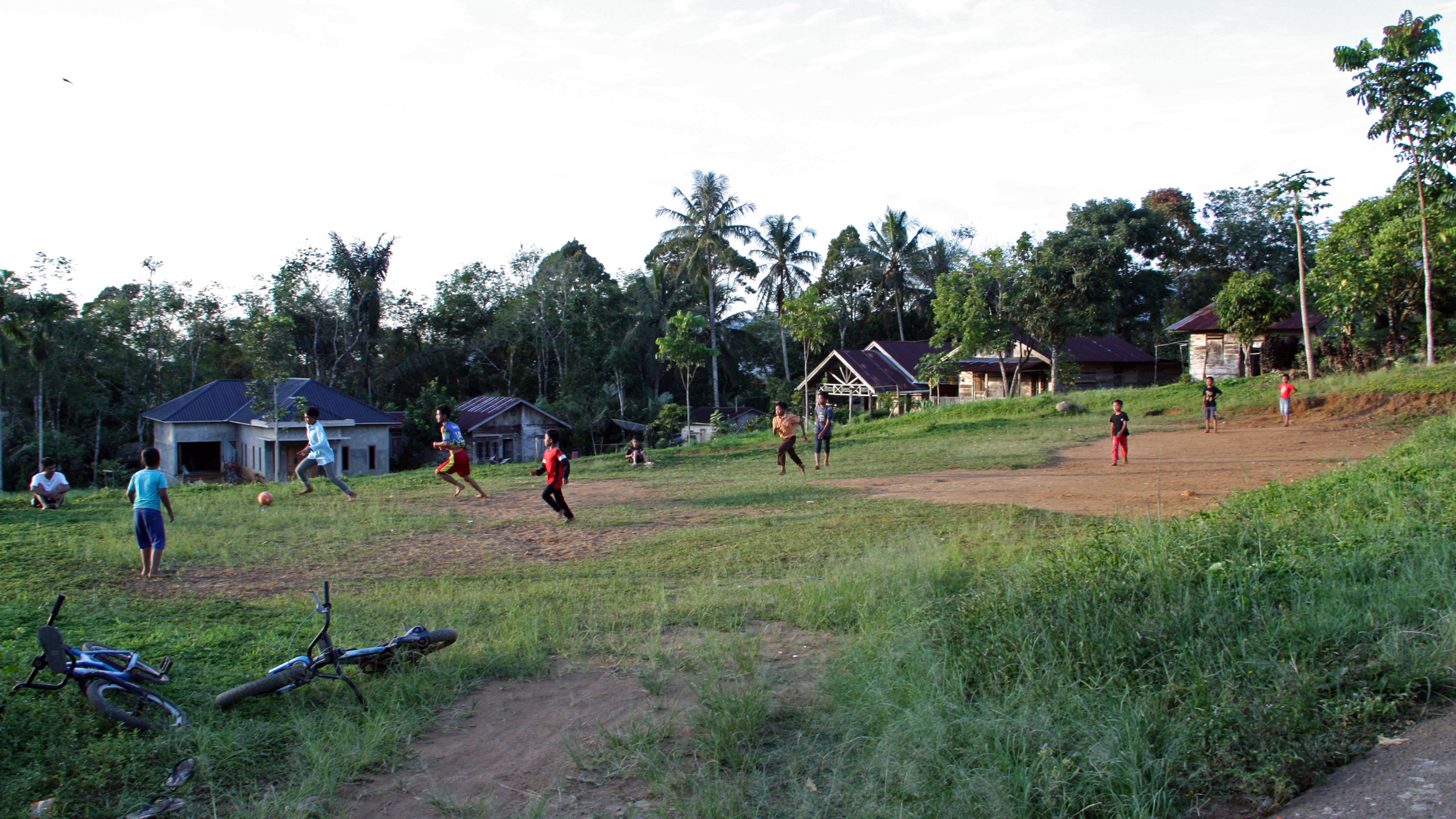 A string of villages that line the Batang Toru river, in North Sumatra province, are now sandwiched between construction of a hydroelectric dam and orangutan habitat. Credit: Nicholas Kusnetz/Inside Climate News