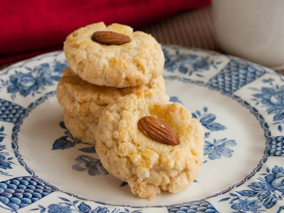 Favorite cookie: Chinese Almond Cookie.