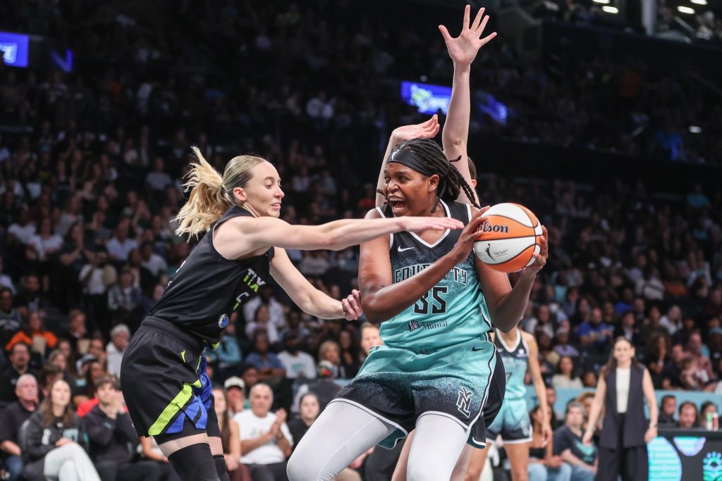 "Menace of WNBA": Hoops Fans React As Paige Bueckers Mocks Jonquel Jones in Latest Matchup