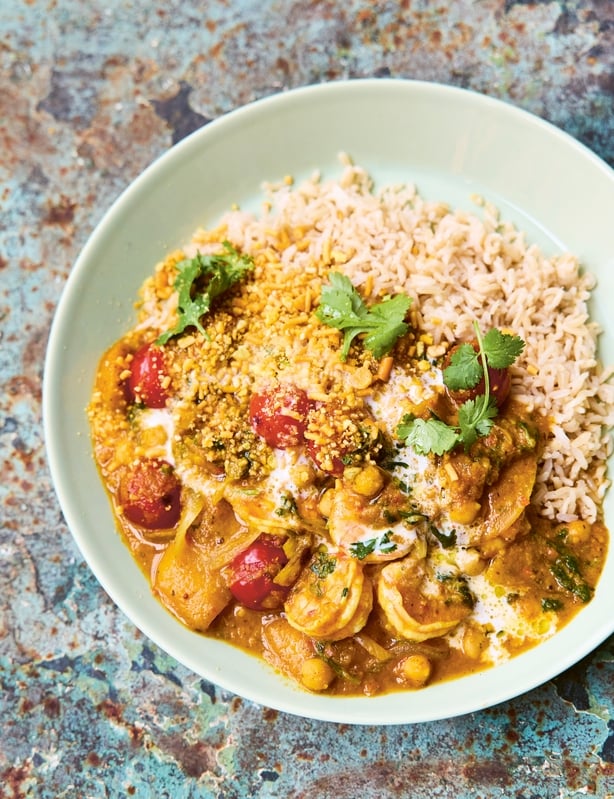 A bowl of curry with rice