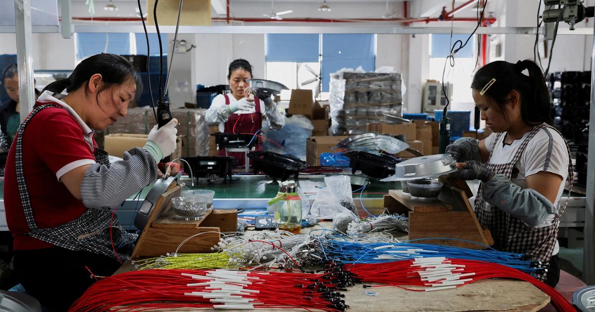 China’s stockmarket soars despite slowdown