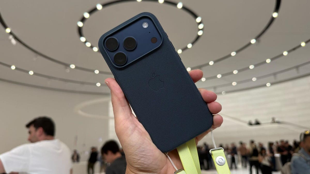 I tried Apple's 2 big AI features announced at the iPhone 17 event - and both are game changers