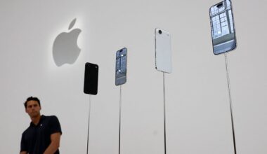 Easy access to iPhone: Why tourists fly to UAE to buy new devices