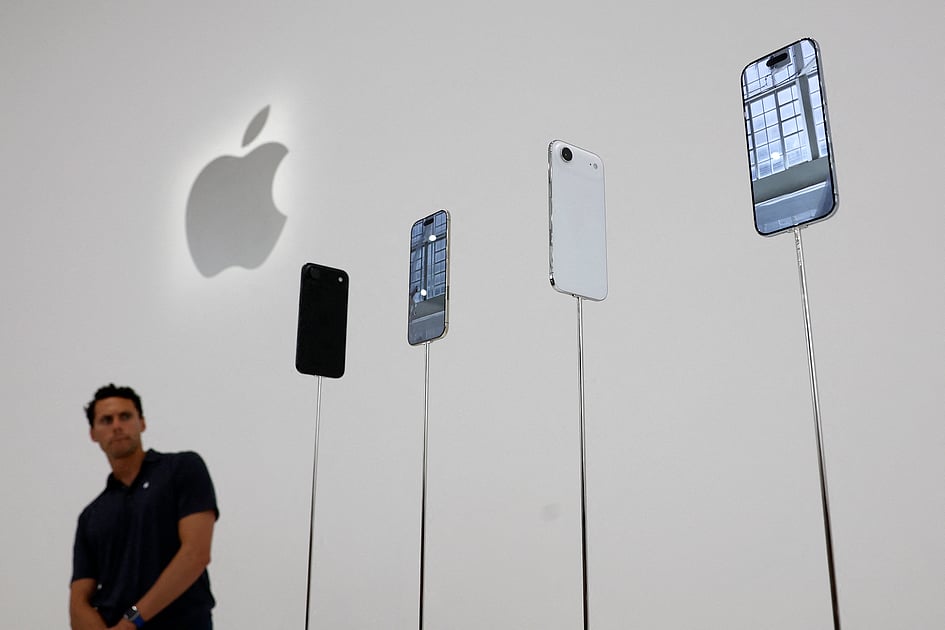 Easy access to iPhone: Why tourists fly to UAE to buy new devices