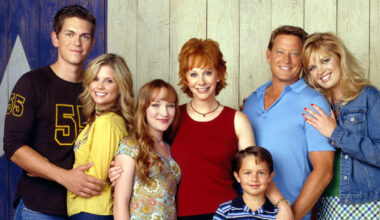 Reba McEntire Reunites With ‘Reba’ Co-Stars