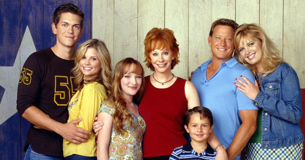 Reba McEntire Reunites With ‘Reba’ Co-Stars