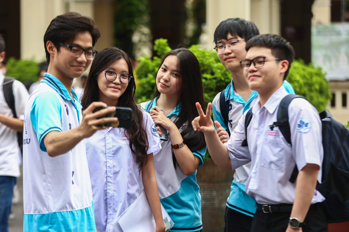 Students at a high school in Ho Chi Minh City take a photo together after finishing their graduation exam on June 25, 2025. Photo by VnExpress/Quynh Tran