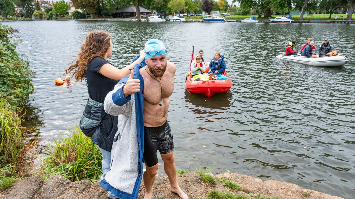 Sewage in Thames disrupts Olympic swimmers’ pollution challenge