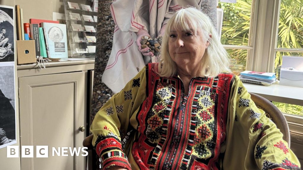 Deal artist opens project aimed at reducing mental health stigma