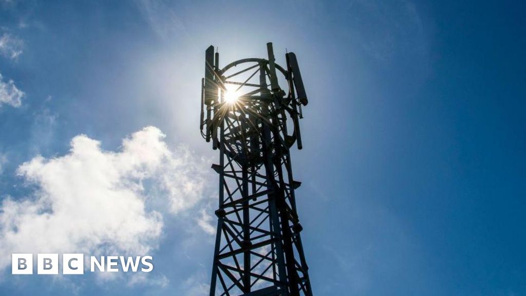 Report warns Norfolk 5G mast would have 'overbearing impact'