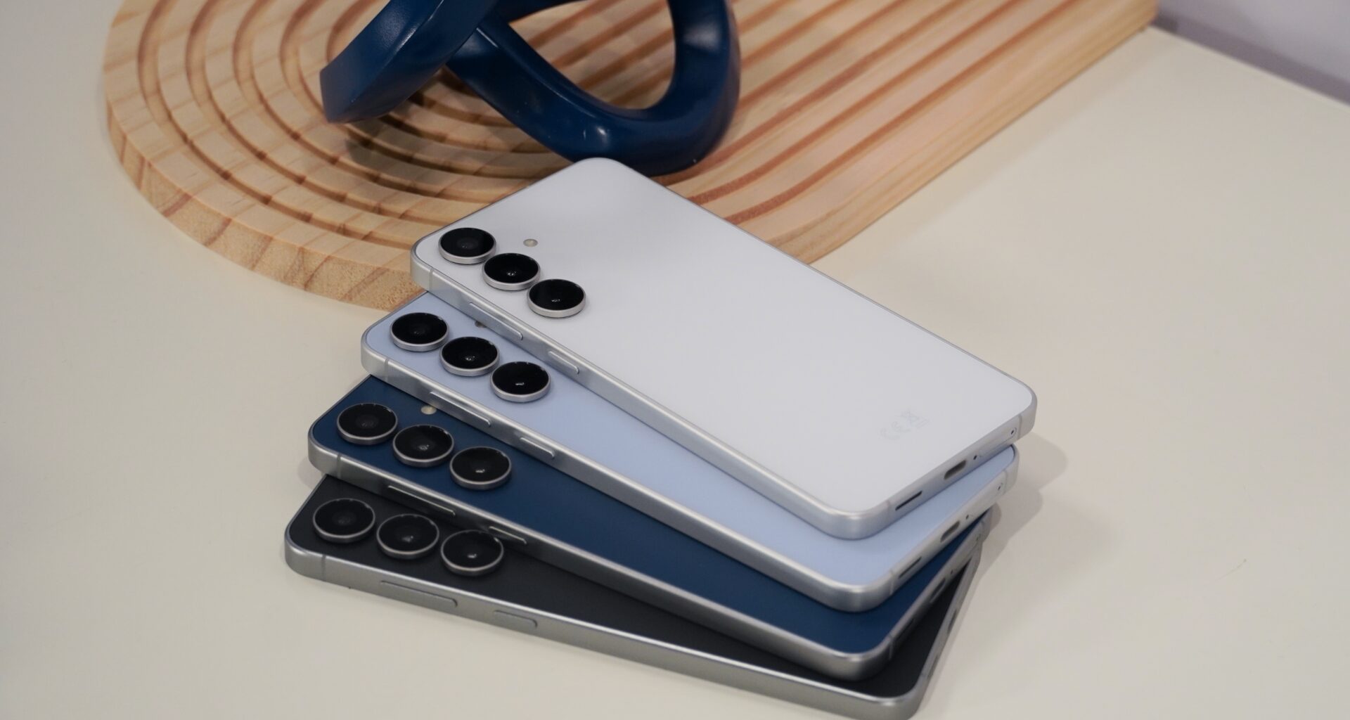 The Samsung Galaxy S25 FE in hands-on photos.