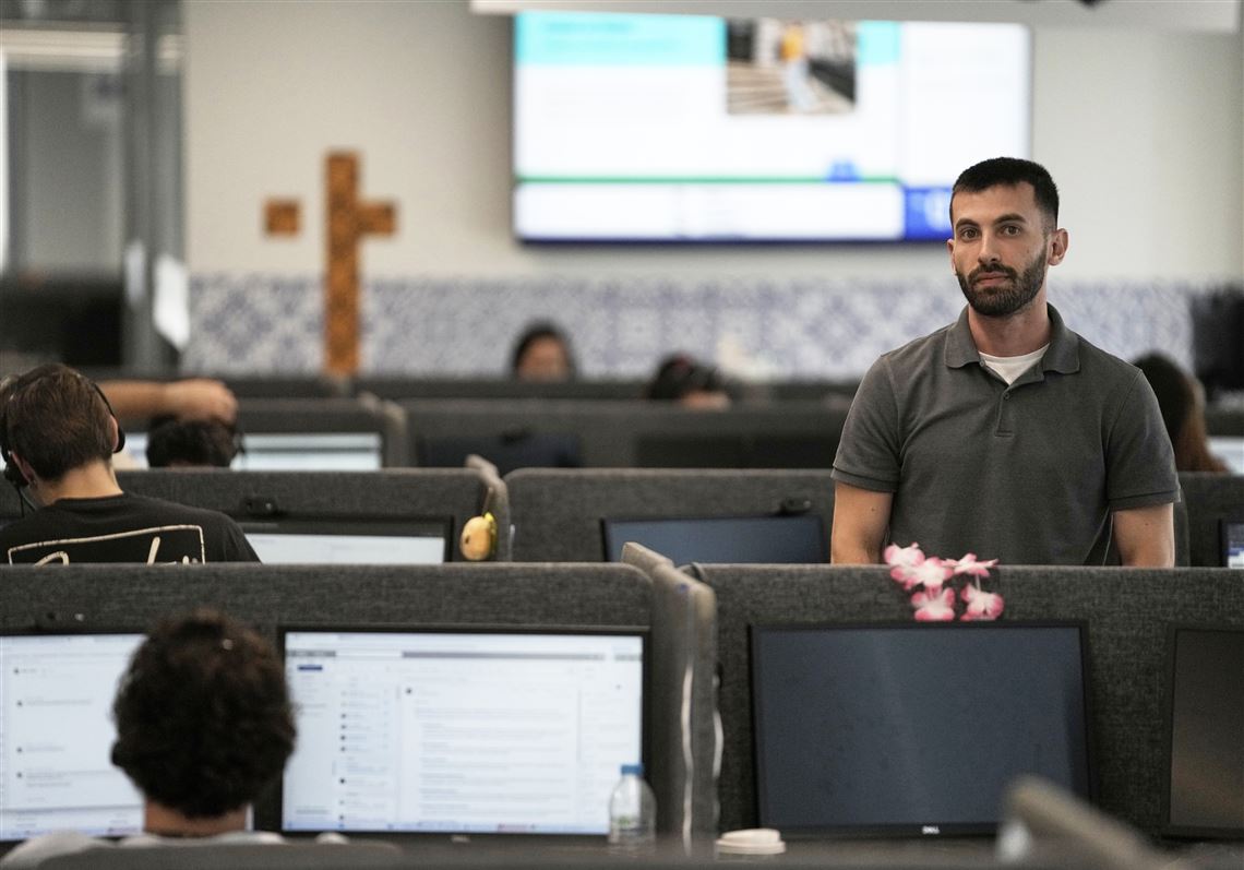 AI shakes up the call center industry, but some tasks are still better left to the humans