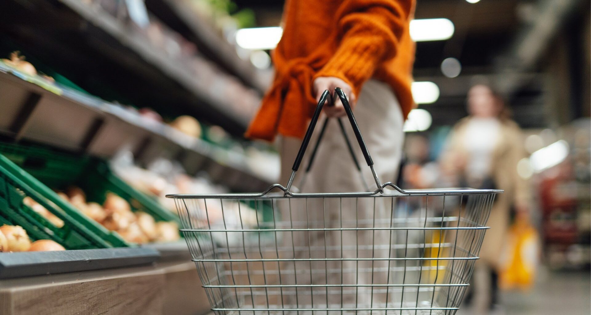 UK Inflation Sticky, Gold Prices Retreat, FTSE 100 Hovers at 200-Day MA Ahead of FOMC Decision