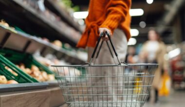 UK Inflation Sticky, Gold Prices Retreat, FTSE 100 Hovers at 200-Day MA Ahead of FOMC Decision