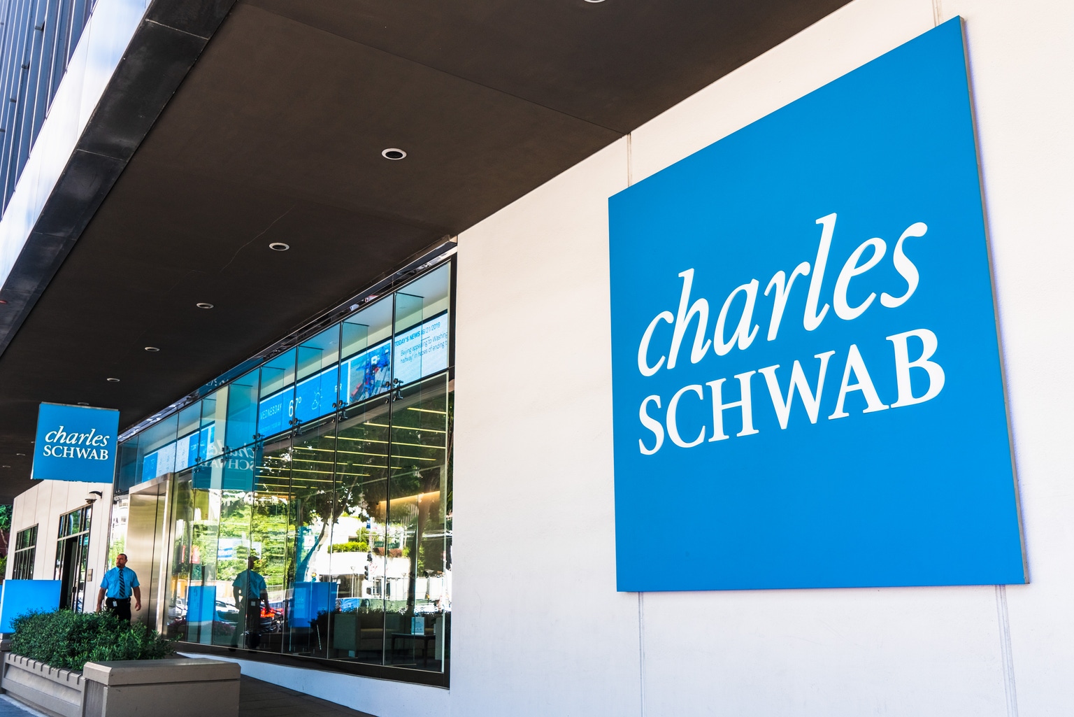 Building A $100,000 Dividend Portfolio:Maximizing SCHD's Income With Top High-Yield Stocks