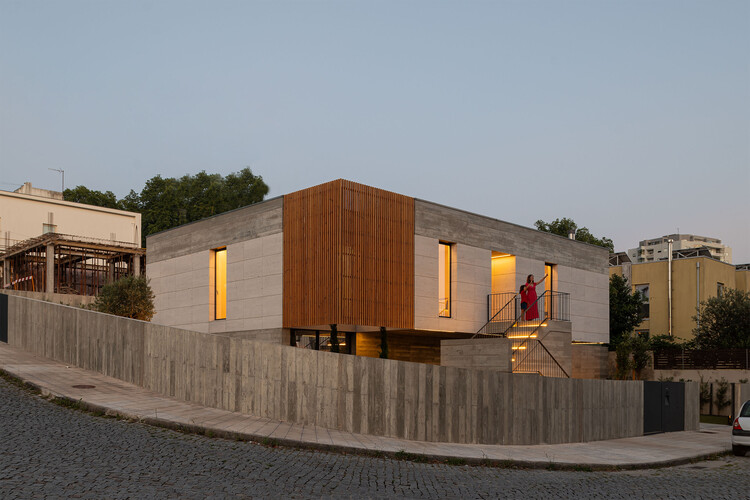 House NM / CFDS Architecture - Image 1 of 22