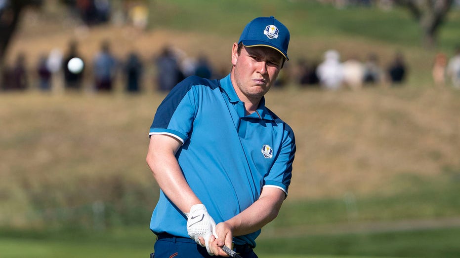 Robert MacIntyre chipping