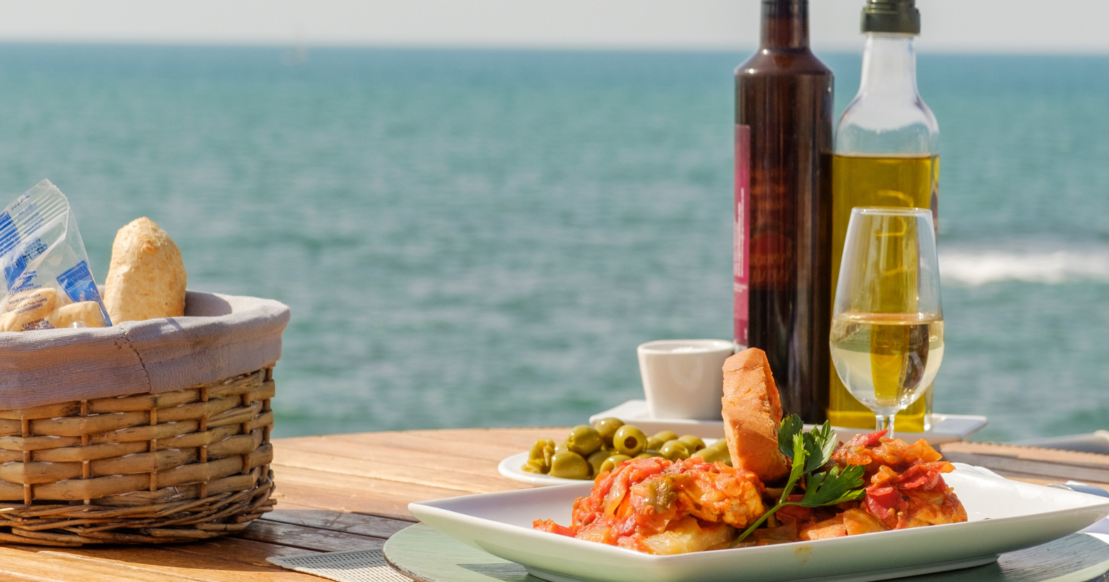 8 everyday foods from the Mediterranean diet that secretly keep people younger longer