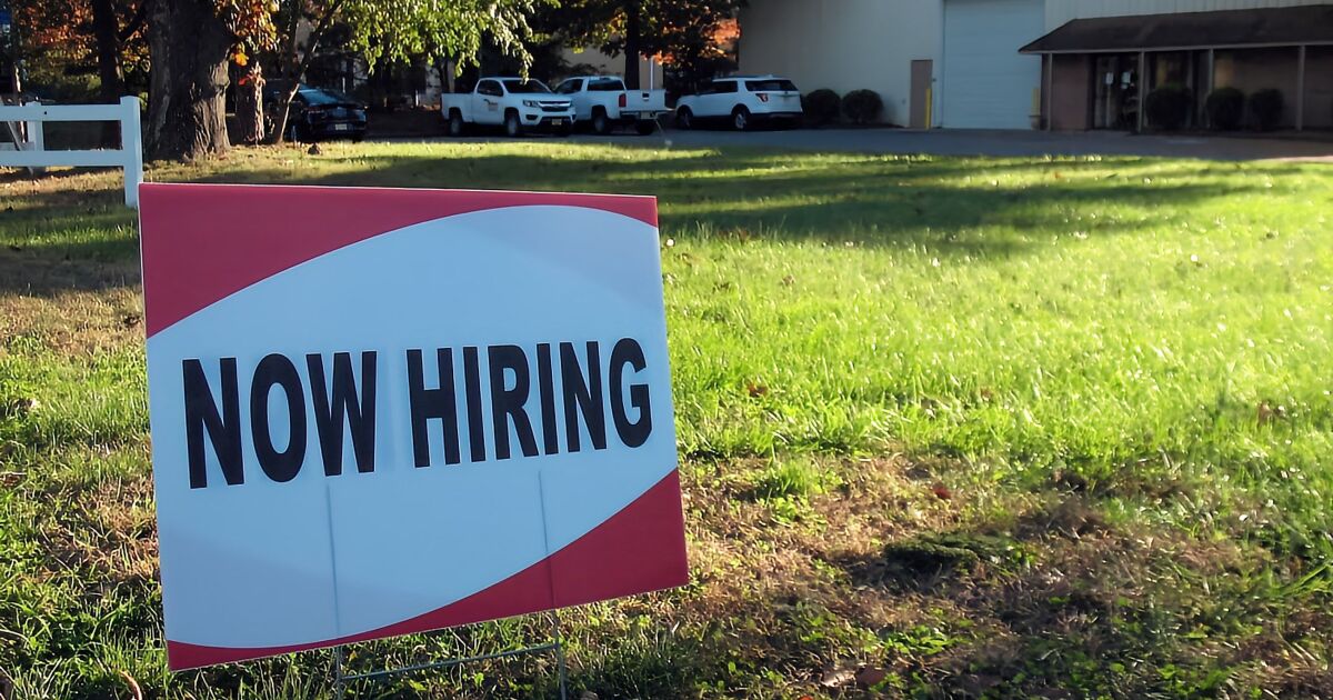 Oregon breaks streak of job losses, adds 6,900 jobs