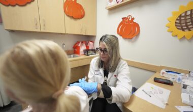 How it works: Vaccine advisers say individuals can decide on updated COVID-19 shots