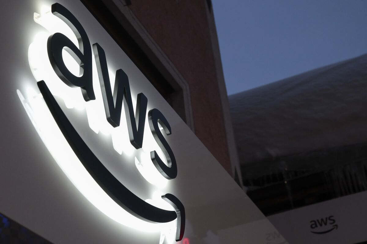 AWS Outage: Amazon Cloud Disruption Hits Snapchat, Roblox, Robinhood