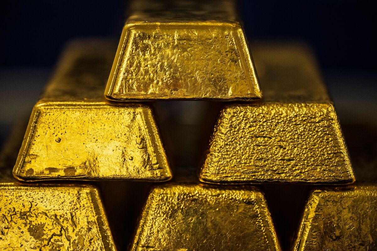 Gold Slumps Most in Four Years as Record-Breaking Rally Cools