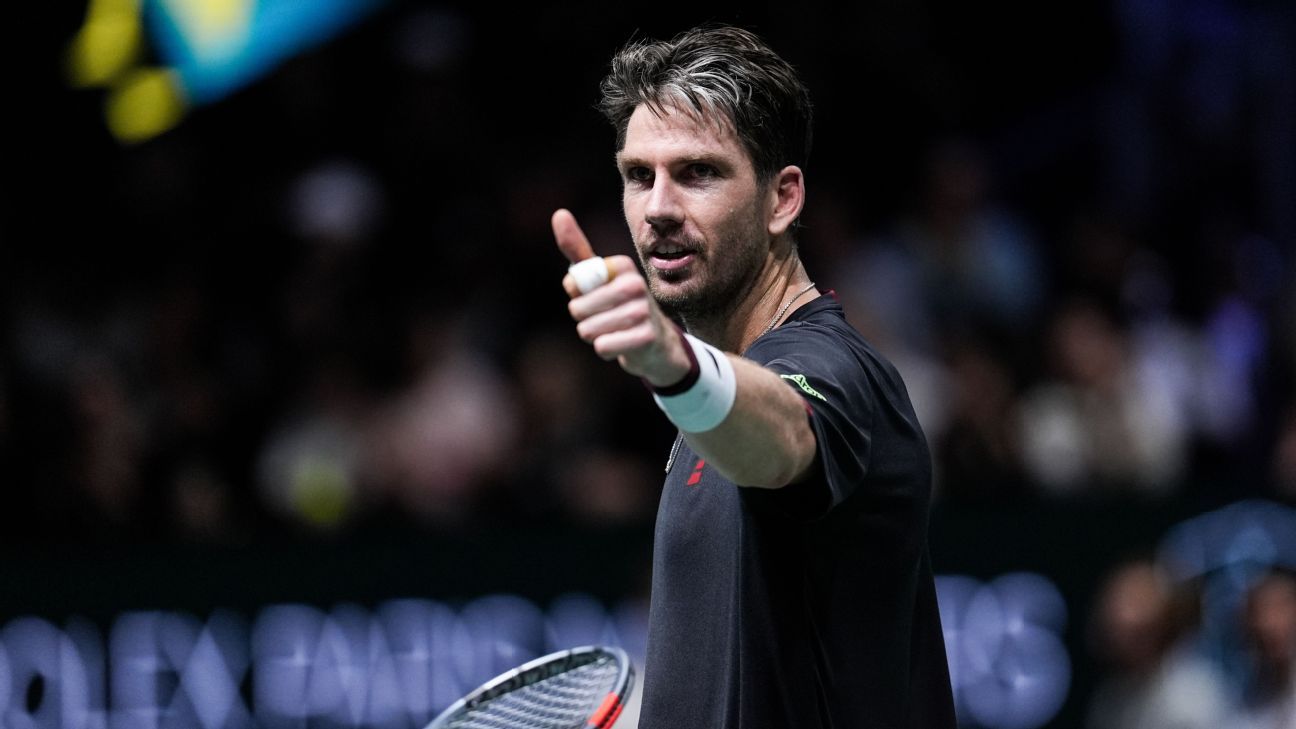 Norrie ousts top-ranked Alcaraz in second round at Paris Masters